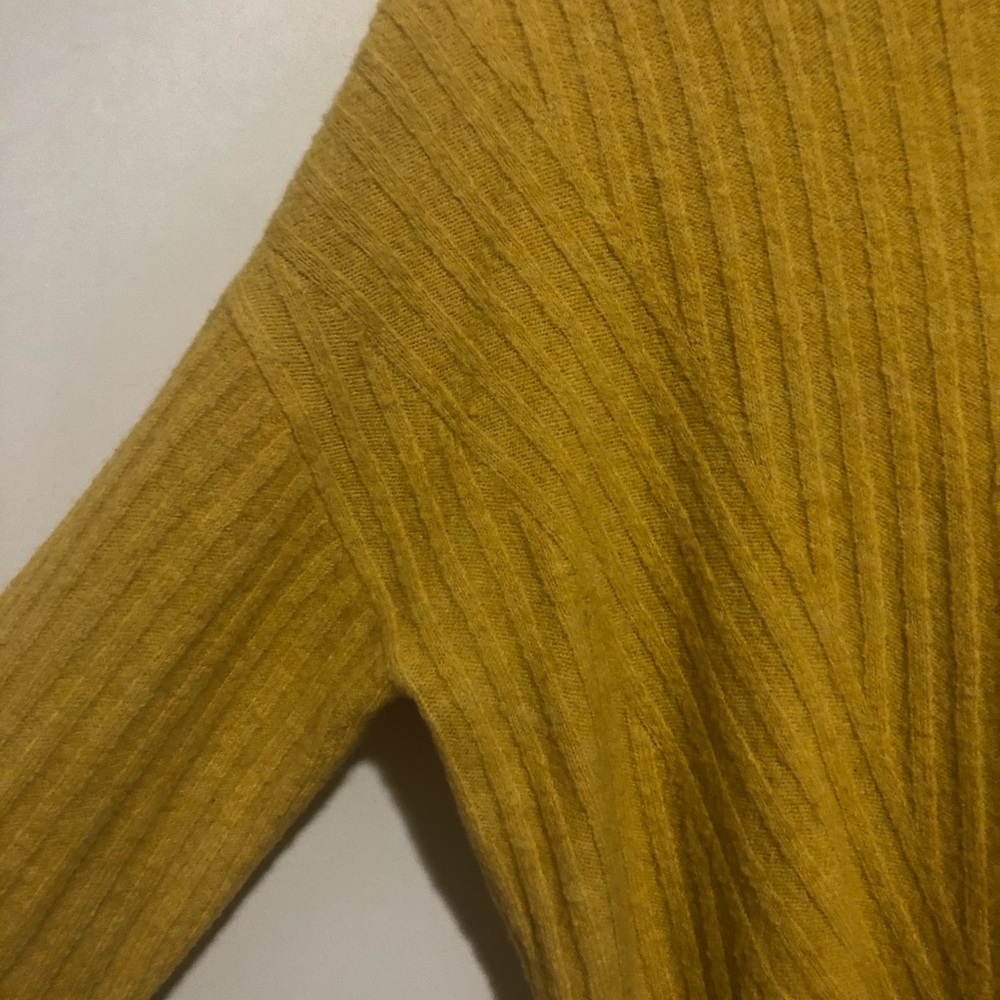 Old navy yellow mock neck sweater size medium - Picture 2 of 5